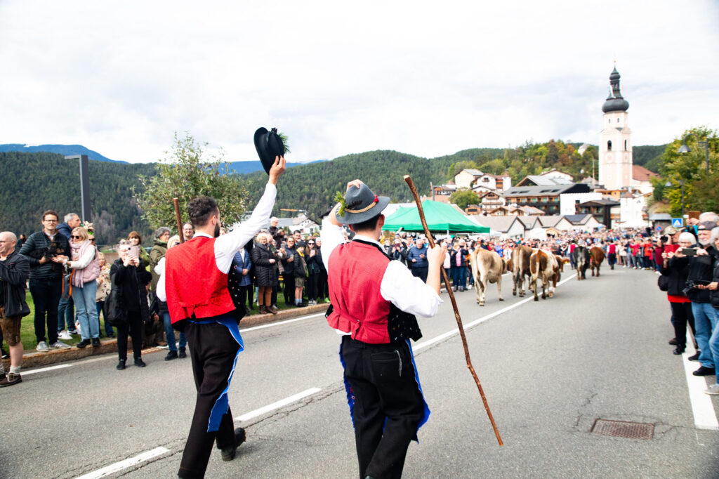 Yodeling welcome to all the people that attended the cow festival.