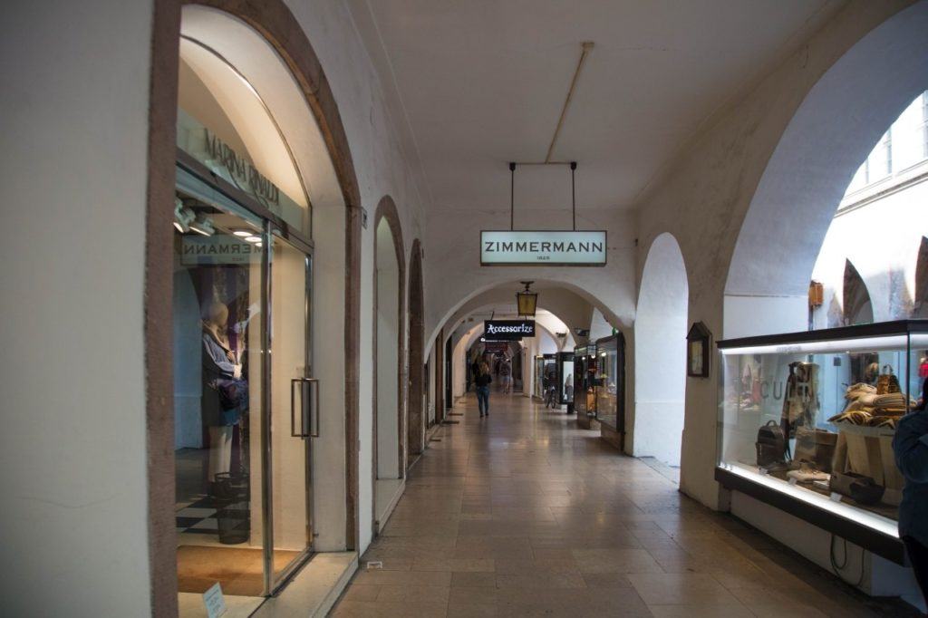 Shopping on the famous Laubengasse on Via Portici in Bolzano.