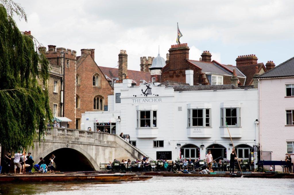 Punters stopping for some lunch.