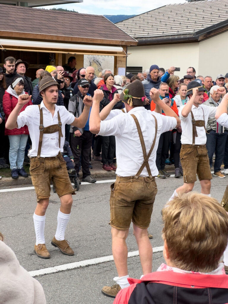 Schuhplattler in Kastelruth, Dolomites.