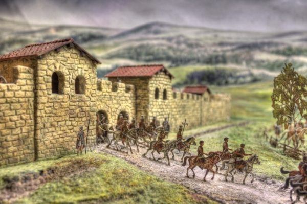 A Roman Legion leaves the fort.