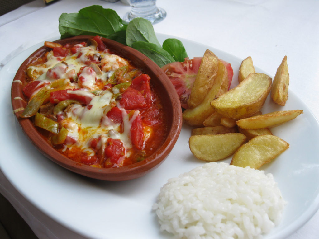 Dinners cooked in clay pots could be found in many Bulgarian restaurants.