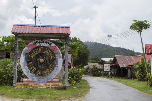 Welcome sign outside the handicraft village.