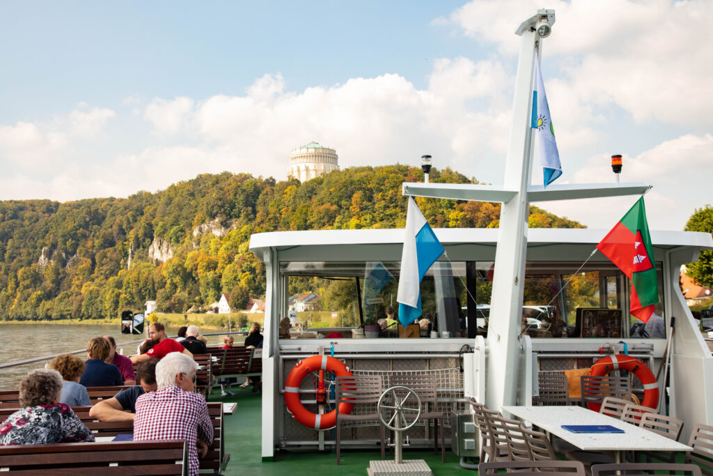 The Weltenburg boat sails past Kehlheim.