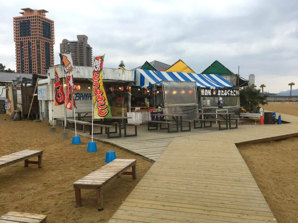 There's no better place to enjoy the summer in Japan than Momochi Beach in Fukuoka City.
