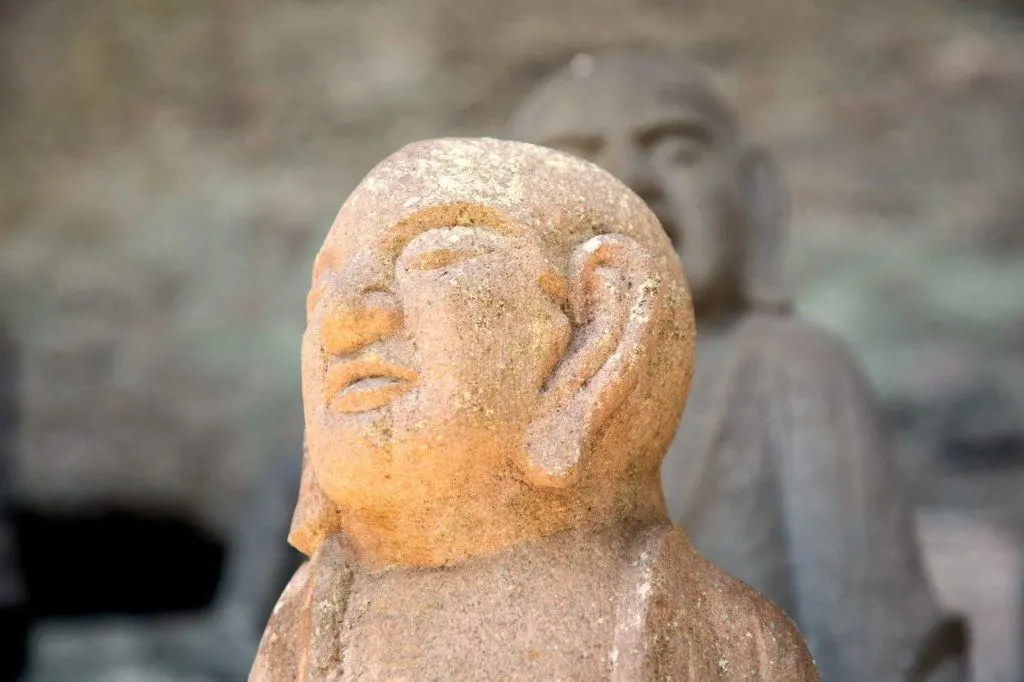 Nokogiriyama Rakan have individual poses and facial features.