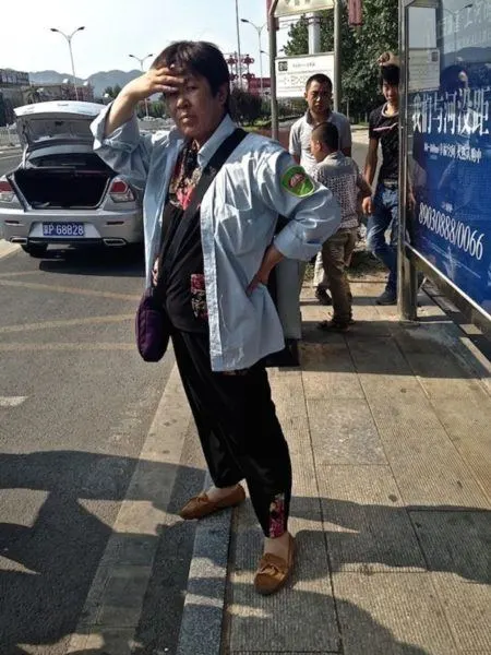 Waiting for the bus to the Great Wall.